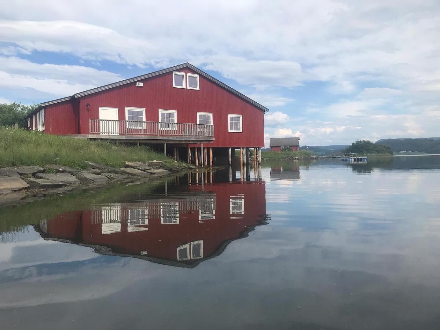 Saga, Et Unikt, Sjarmerende Badehotell Med Fa Rom, Sauna Og Badebrygge - Inderoy Straumen  Exteriér fotografie
