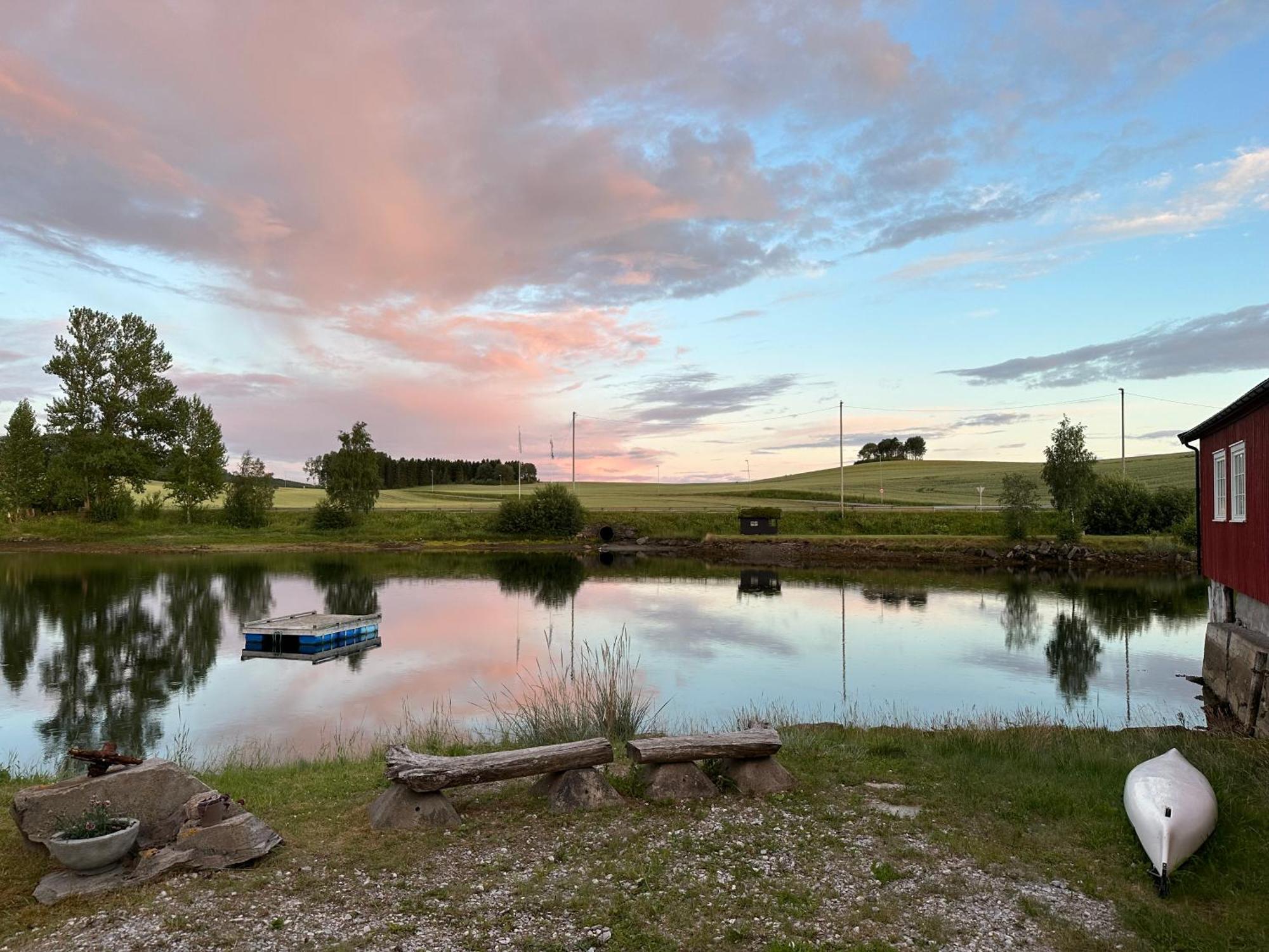 Saga, Et Unikt, Sjarmerende Badehotell Med Fa Rom, Sauna Og Badebrygge - Inderoy Straumen  Exteriér fotografie