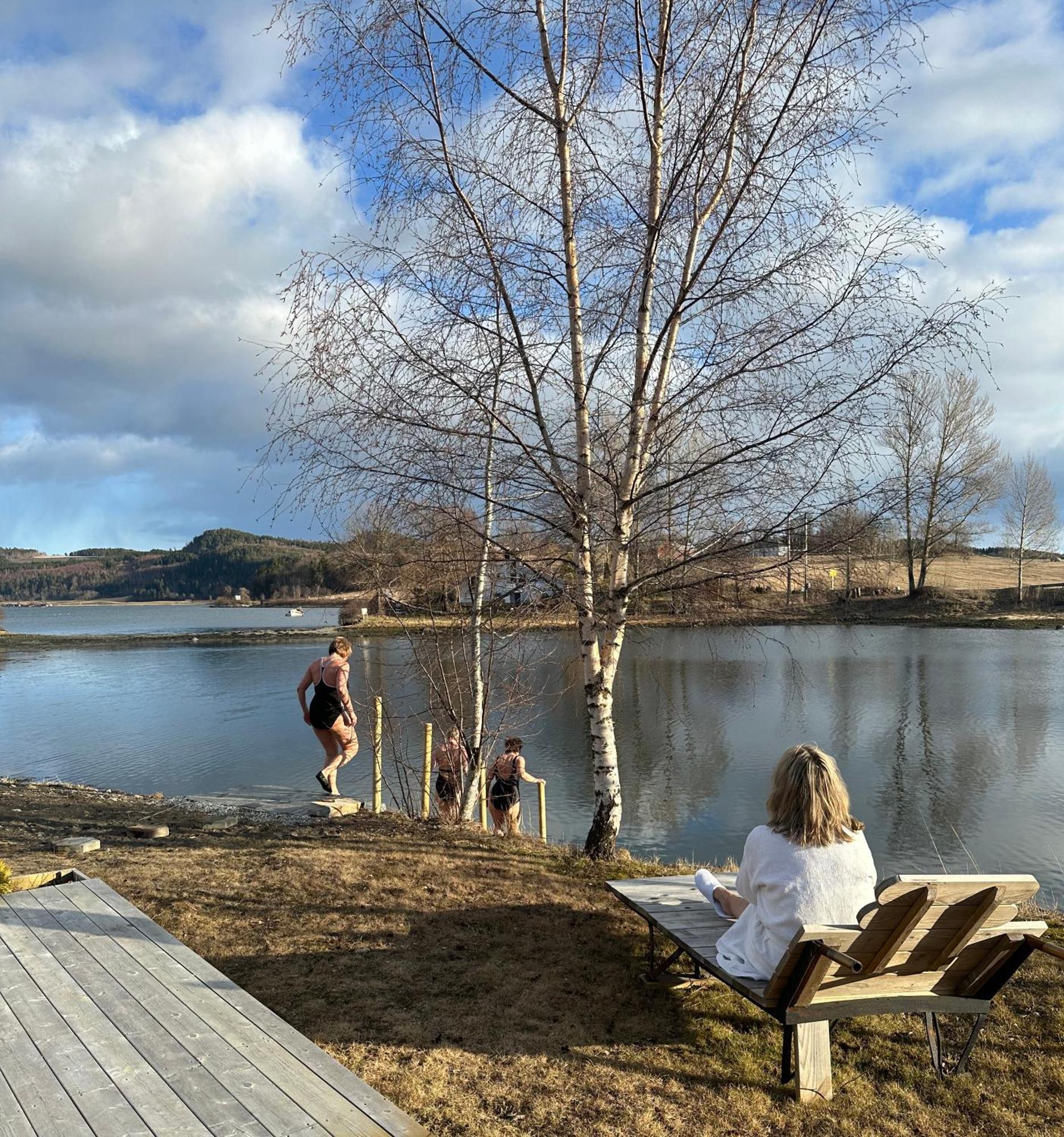Saga, Et Unikt, Sjarmerende Badehotell Med Fa Rom, Sauna Og Badebrygge - Inderoy Straumen  Exteriér fotografie