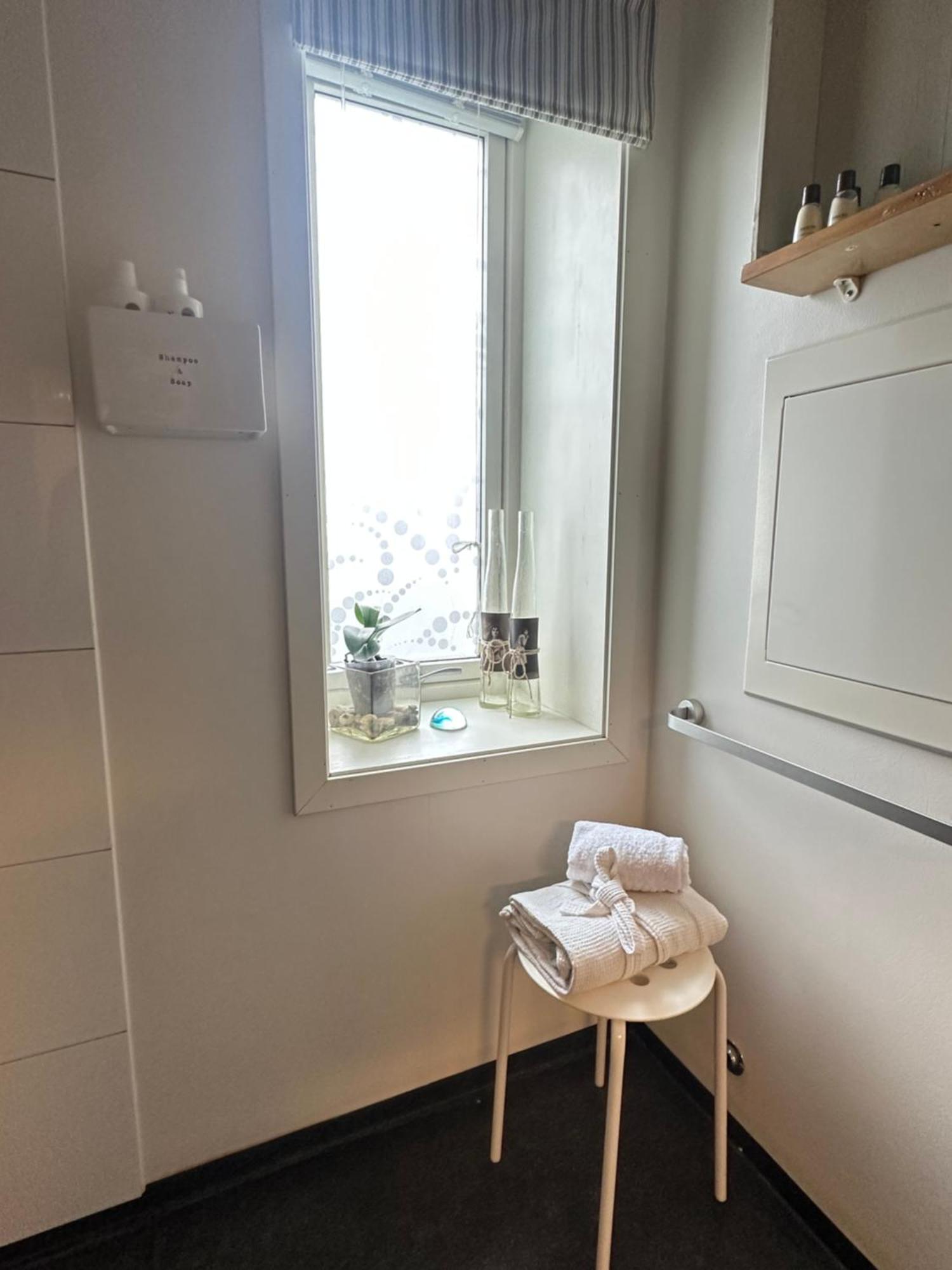 Saga, Et Unikt, Sjarmerende Badehotell Med Fa Rom, Sauna Og Badebrygge - Inderoy Straumen  Exteriér fotografie