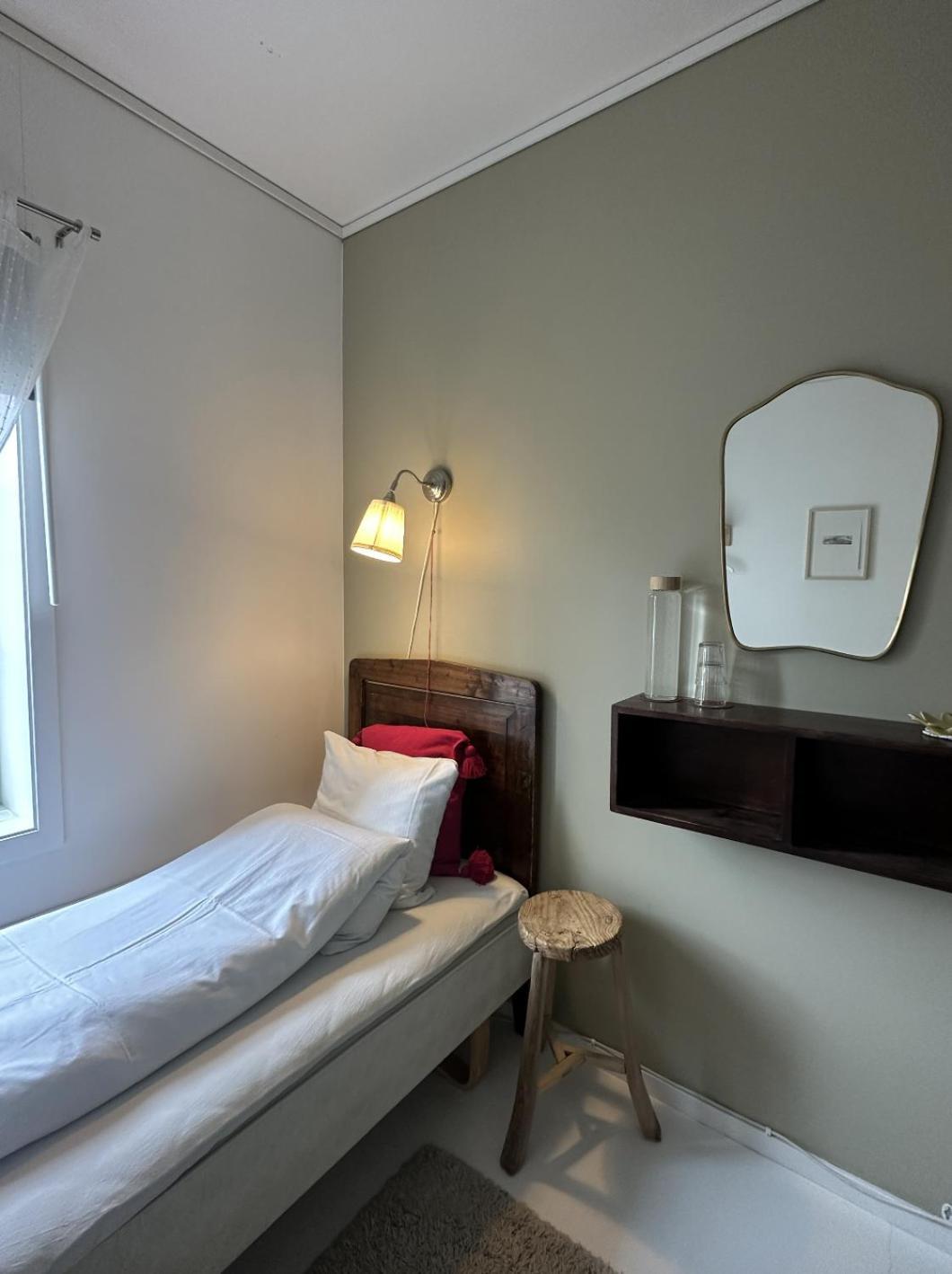 Saga, Et Unikt, Sjarmerende Badehotell Med Fa Rom, Sauna Og Badebrygge - Inderoy Straumen  Exteriér fotografie