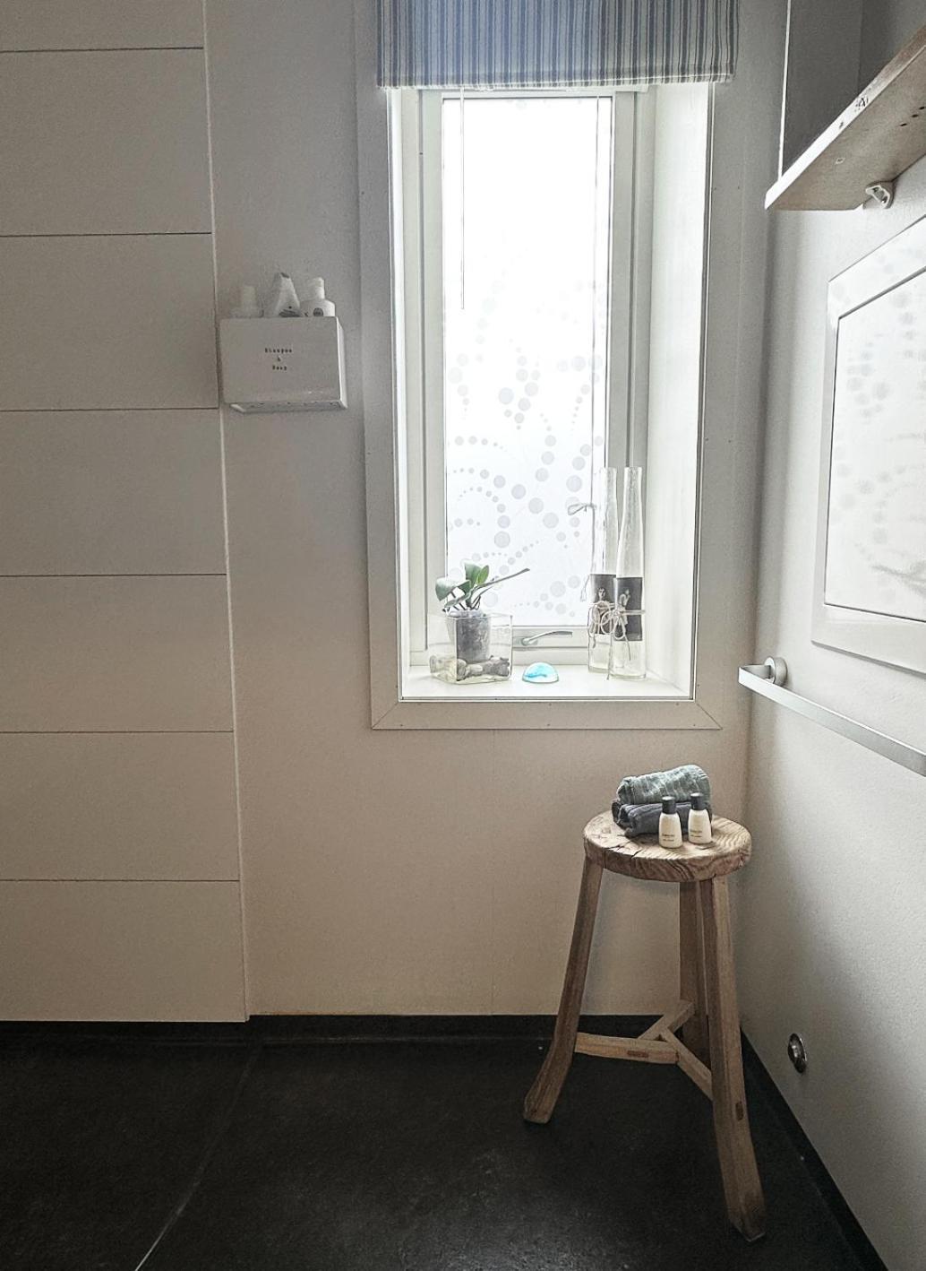 Saga, Et Unikt, Sjarmerende Badehotell Med Fa Rom, Sauna Og Badebrygge - Inderoy Straumen  Exteriér fotografie