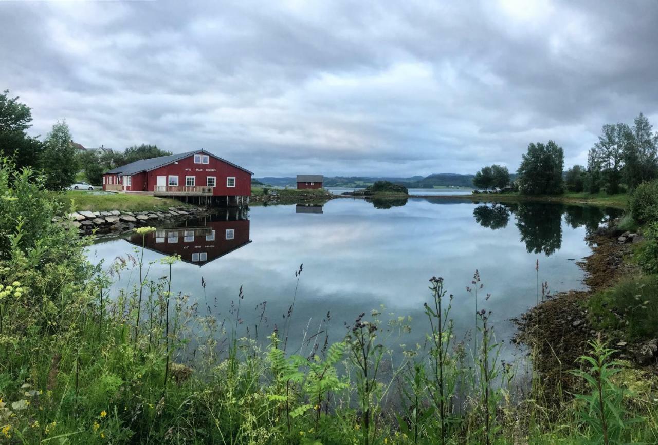Saga, Et Unikt, Sjarmerende Badehotell Med Fa Rom, Sauna Og Badebrygge - Inderoy Straumen  Exteriér fotografie